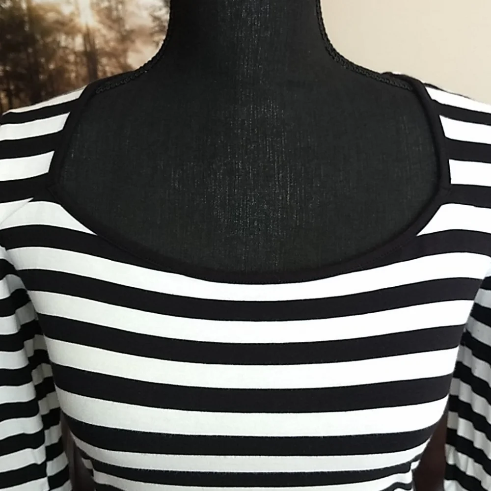 Guess Open Back Shirt‎ - Picture 2 of 9